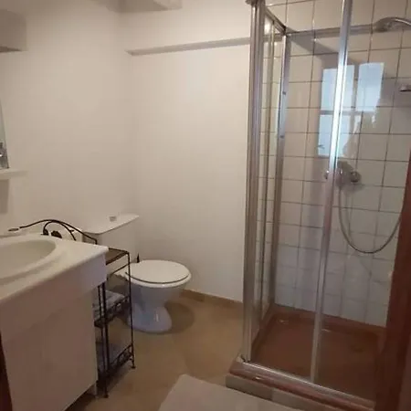 Confortable A Perriers-en-beauficel Avec Terrasse شاليه Sourdeval